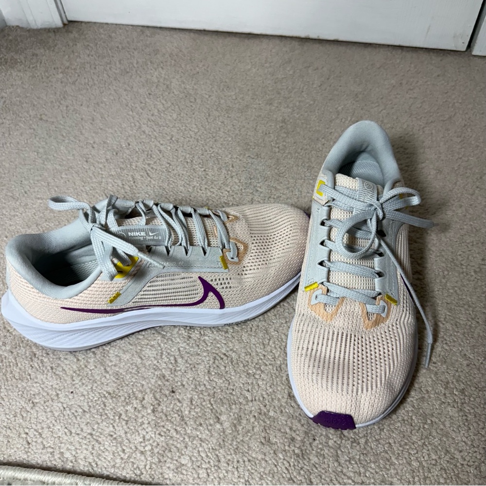Nike Pegasus 40 Women's Running Shoe Size 7.5 EUC